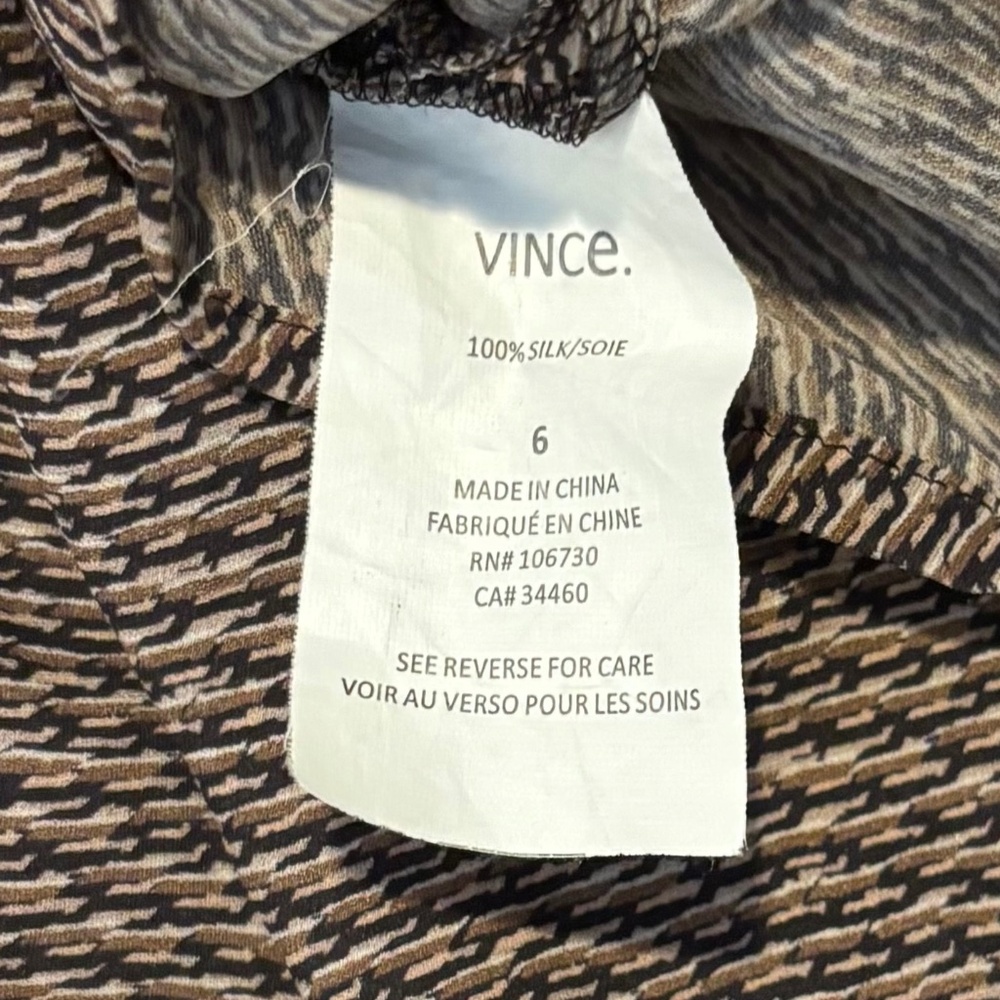 VINCE Silk Popover Long Sleeve Tab Blouse Top Tan Brown Black Pattern Size 6 - Picture 6 of 6